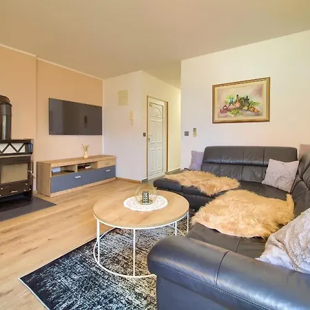 Mia アパート クルク